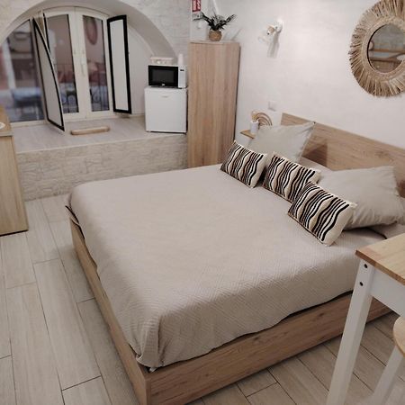 La Petite Maison Bari Exteriör bild